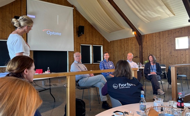 AE73E97A-CFAC-45E5-9630-80006A4A340F 1 105 c